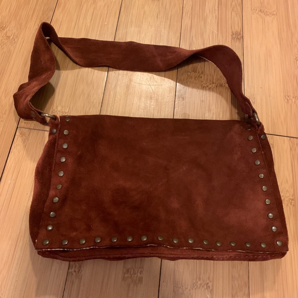 Lucky Brand Slouchy Suede Shoulder Bag Warm Brown / Rust With Rivets.